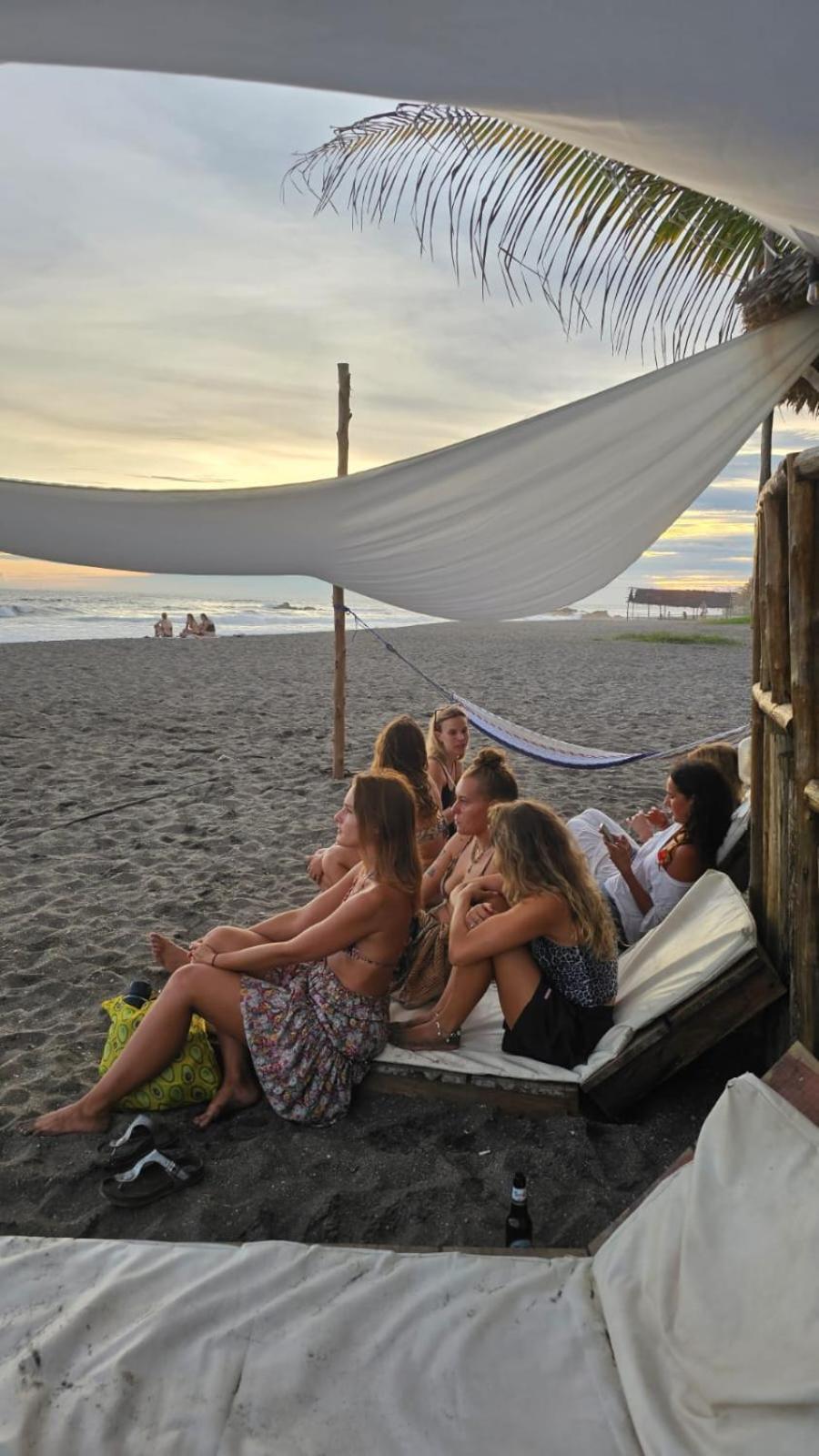 Mano A Mano Eco Hostal ลาส เปนีตาส ภายนอก รูปภาพ